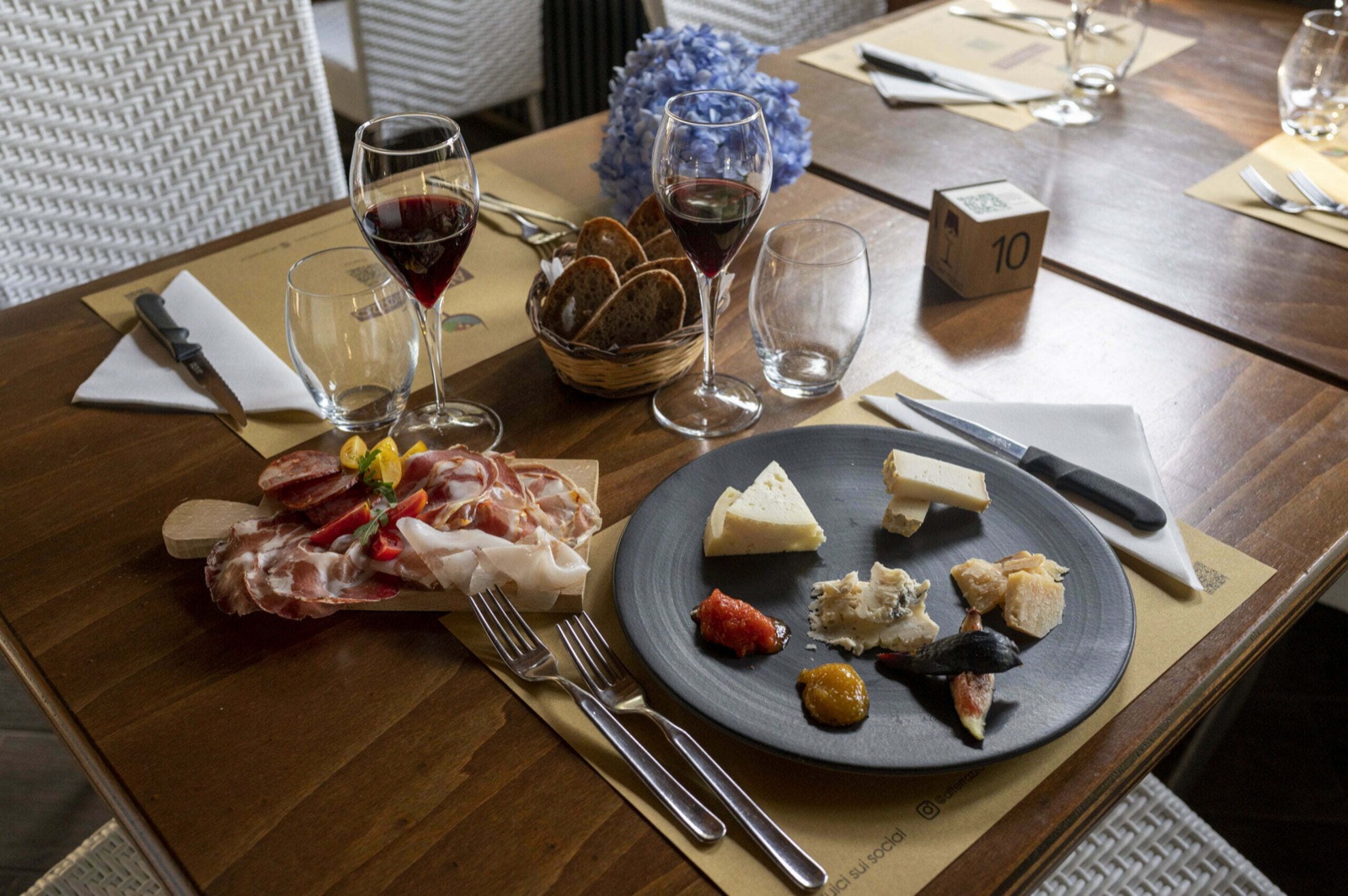 Photo of signature dish / table detail